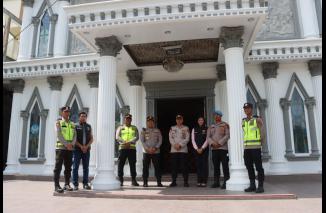 Kapolres Tanjab Barat Turun Langsung Pimpin Patroli dan Pengamanan Gereja Saat Paskah