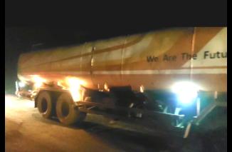 Foto Dilantak Kendaraan Bermuatan Lebih 30 Ton, Jalan antar kabupaten  Hancur