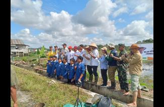 Kasdim 0431/Bangka Barat Mayor CKE Nawawi menghadiri kegiatan penanaman Serentak