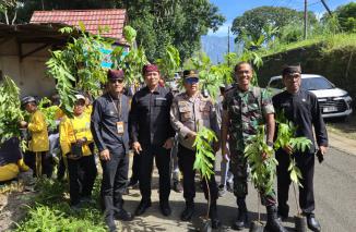 Danramil dan Kepala Desa Kampunganyar Jadi Penggerak Reboisasi Kolaboratif