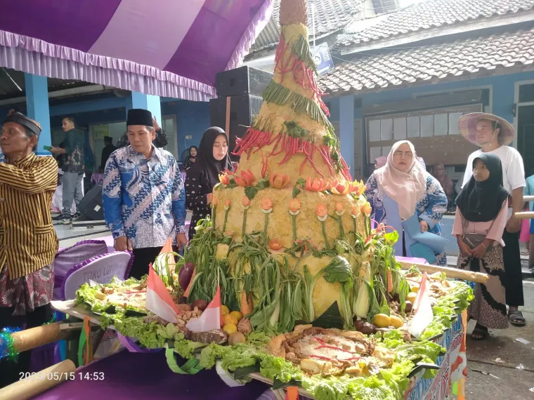 Lomba Tumpeng Warnai Sedekah Bumi Desa Kepuk Sudah Menjadi Tradisi Sejak Tahun 1858