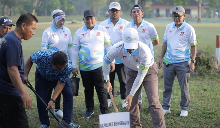 Menyebarkan Konsep Green Policing melalui turnamen golf dalam rangka hut bhayangkara ke 79