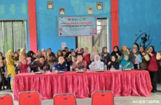 Foto Pemkab Lampung Barat Salurkan PMT dan Dana Ketahanan Pangan untuk Cegah Stunting di Pekon Tribudi Makmur