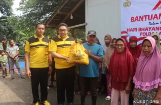 Foto Polres Lampung Selatan Berbagi Sembako Peringati Hari Bhayangkara ke-79