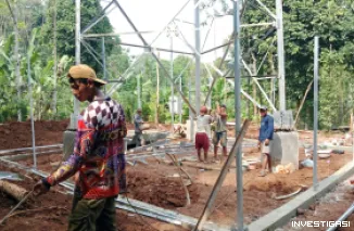 Foto Tower Indosat Berdiri di Desa Sukadana Baru, Diduga Langgar Izin Lingkungan dan Tak Kantongi Persetujuan Warga
