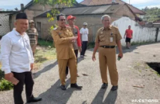 Foto Bupati Rembang Tinjau Pemeliharaan Jalan Waru--Magersari