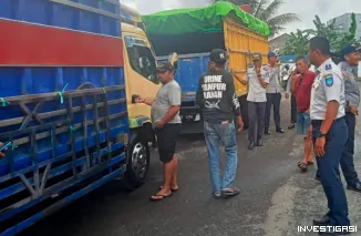 Foto Dishub dan Satlantas Tertibkan Parkir Liar Truk di Sekitar Pelabuhan PPN Ternate