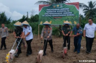 Foto Polres Bitung Mengikuti Zoom Ketahanan Pangan dan Penanaman Jagung Serentak Kuartal III