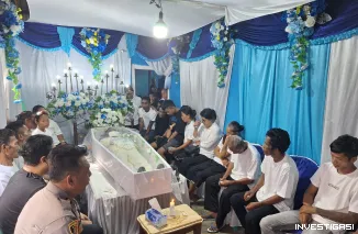 Foto puluhan personil untuk pastikan Ibadah Pemakaman Alm. Felix Mandalika berjalan aman kondusif