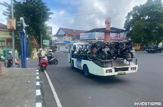 Foto Satlantas Polres Ternate Gelar Razia di Depan Kesultanan, Pengendara Tak Patuh Langsung Ditindak