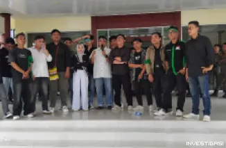 Foto Ketua DPRD Tilamuta Tanggapi Aksi Unjuk Rasa Dugaan SPPD Fiktif, Eka Putra : Serahkan Penanganan ke Kejaksaan