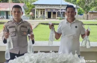Foto Polsek Gane Barat Amankan 120 Kantong Miras Cap Tikus Tujuan Tambang Halteng