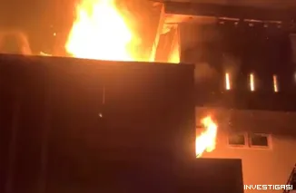 Foto Si Jago Merah Hanguskan Satu Unit Rumah di Tabam, Ternate Utara