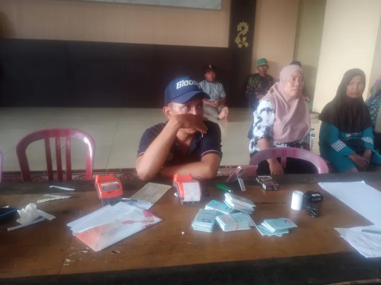 Polemik BPNT di Singojuruh: Sidak Legislator Gerindra Picu Perdebatan di Balai Desa