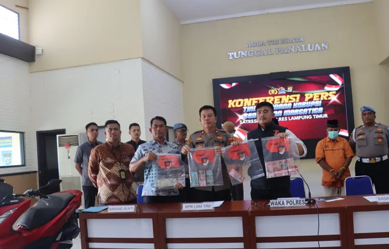 Polisi Amankan Tiga Tersangka Dugaan Korupsi Proyek Bendungan Marga Tiga