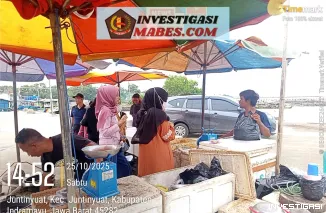 Foto Cuaca ekstrem Para nelayan kabupaten Indramayu, provinsi Jawa barat takut melaut