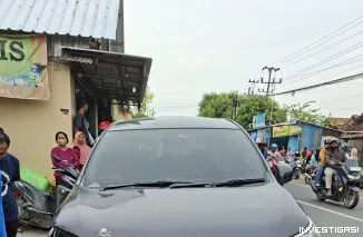 Foto Mobil Avanza Tabrak 5 Motor di Jalur Pati--Gabus, Satu Pengendara Luka-Luka