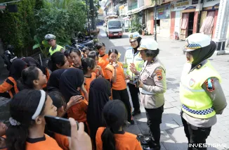 Pengunjung Kawasan Wisata Kota Lama Semarang Diajak Tertib Berlalulintas Petugas Gabungan Operasi Zebra Candi 2025