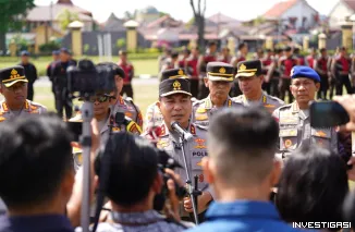 Foto Polda Riau Kirim Ratusan Personel BKO ke Sumatera Barat, Kapolda: Kemanusiaan Melampaui Batas Yuridiksi