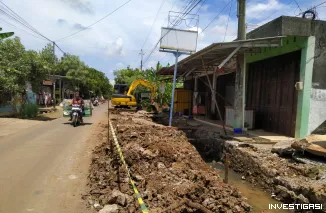 Foto Proyek Drainase di Sowanlor Diduga Rusak Pipa PAM, Warga RW 02 Terganggu Pasokan Air