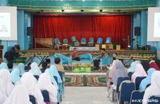 Foto Ngaji Literasi Diniyyah Puteri Hadirkan Dua Penulis Nasional, Ayah dan Anak