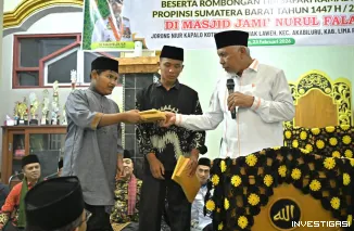 Foto Safari Ramadan di Akabiluru, Gubernur Sumbar Salurkan Bantuan untuk Masjid dan Warga