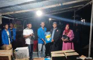 Foto Sinergi Mahasiswa dan Polri, Bantuan Korban Kebakaran Malakuli Disalurkan Malam Hari