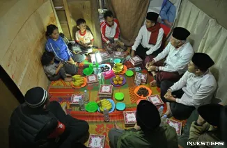 Foto Singgah Sahur di Situjuah Batua, Gubernur Mahyeldi Salurkan Bantuan Bedah Rumah untuk Ical