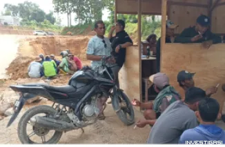 Foto Ulah Oknum Kelompok Warga Lapor DLH, Puluhan Pekerja Proyek Kehilangan Pekerjaan