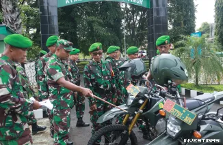 Foto Dalam Rangka Siaga Satu, Dandim 1426 Takalar Periksa Seluruh Kendaraan Anggota