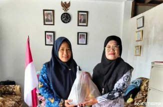 Foto DWP Kankemenag Pasaman Serahkan Paket Sembako Ramadhan untuk Guru go MIN 1 Pasaman Terdampak Longsor