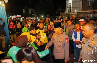 Foto Momen Kapolri Interaksi-Serap Aspirasi Ojol di Kedai Ado Presisi