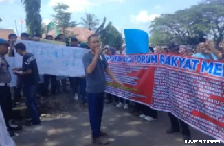 Foto Polemik Pembangunan Tower Tambiluk, Aktivis Petir Mendesak Camat Petir Mundur Sukarela