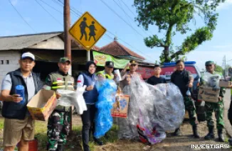 Foto Polsek Bojong Amankan Balon Udara dan Petasan, Kapolsek: Berbahaya bagi Penerbangan