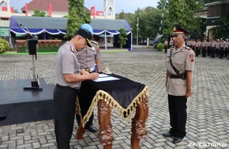 Foto Sertijab Kapolsek Cluwak, Kapolresta Pati Tegaskan Nol Pelanggaran dan Perkuat Soliditas Internal