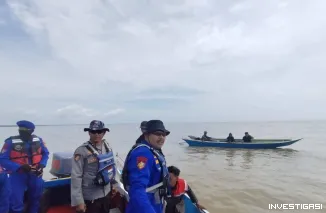 Foto Tim SAR Gabungan Lakukan Pencarian Korban Laka Air di Sungai Telake
