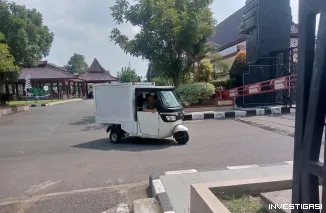 Kedatangan KPK ke Kantor Bupati Blitar, Aktivitas Pengantar Makanan Ikut Dikawal
