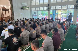 Momen Humanis di Masjid Al Ikhlas Polresta Pati, Peserta Aksi dan Personel Shalat Ashar Berjamaah