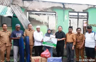 Sekda Ternate Rizal Marsaoly Serahkan Bantuan Untuk Korban Banjir dan Kebakaran,Minta Penanganan di Percepat