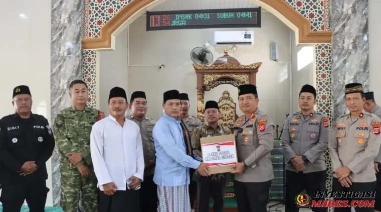 Kapolres Cilegon sholat Jumat di Masjid Jabal Nur, Tekankan Pentingnya Sinergi dan Kewaspadaan