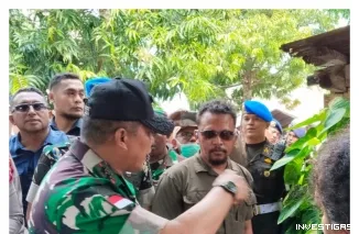 Berhati Tulus Melayani Masyarakat, Pangdam XV/Pattimura Berbagi Kasih Bersama Pedagang Kue di Desa Lermatang