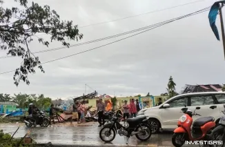 Polres Bengkalis Kawal Penanganan Bencana Puting Beliung di Desa Api-Api