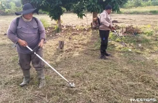 Polsek Siak Kecil Bersama Poktan Siapkan Lahan Jagung