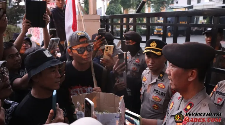 Pelayanan Hari Keempat Aksi AMPB Berlangsung Aman, Kabag Ops Polresta Pati: Tetap Humanis dan Jangan Terpancing Provokasi
