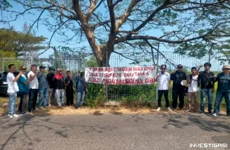 Jaga Kelestarian Alam Dan Nilai Adat, Forum Segekhi Suku Pasang Spanduk Penolakan PLTP Gunung Rajabasa