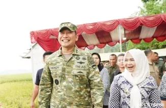 Plt. Bupati Tiorita Dampingi Pangdam I/BB Panen Raya TNI, Perkuat Swasembada Pangan