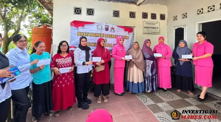 Polwan Ditresnarkoba dan Bhayangkari Kaltim Berbagi, Salurkan Bantuan Kepada Warga di Sepinggan Baru