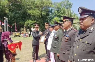 Dirresnarkoba Polda Riau Pimpin Upacara HUT ke-81 RI di Pulau Terluar Kecamatan Bantan, Serahkan Penghargaan Atas Nama Kapolda Riau