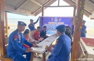 Kapal Baca dan Bersih Pantai, Sat Polairud Polres Bengkalis Edukasi Anak Pesisir Teluk Rhu