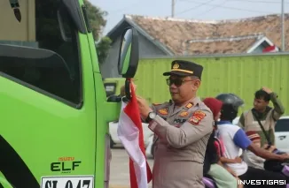 Polres Lampung Selatan Bagikan Ratusan Bendera Merah Putih Sambut HUT RI ke-81